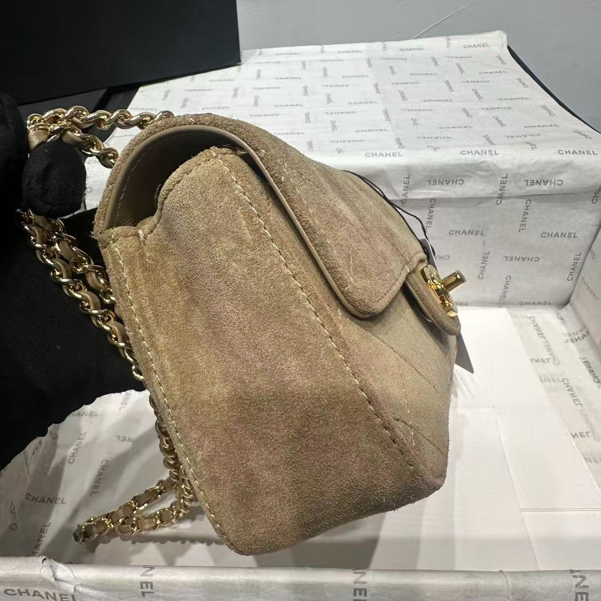 Chanel Classic Double Flap Suede Bege