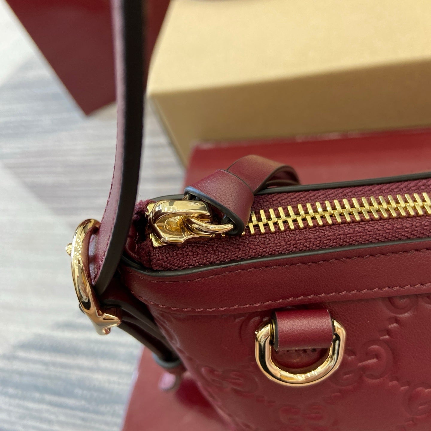 Gucci GG Emblem Small Shoulder Bag Bôrdo