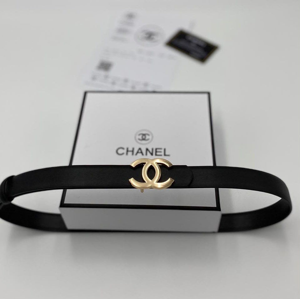 Cinto de Couro Chanel com Fivela Logotipo CC