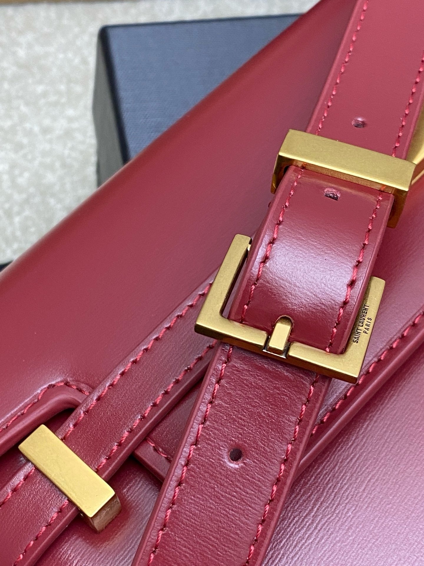 Saint Laurent Manhattan Small Shoulder Bag  Red Ferragens Douradas