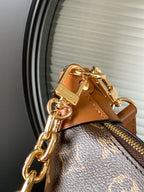 Bolsa Hobo Loop Monogram Louis Vuitton.