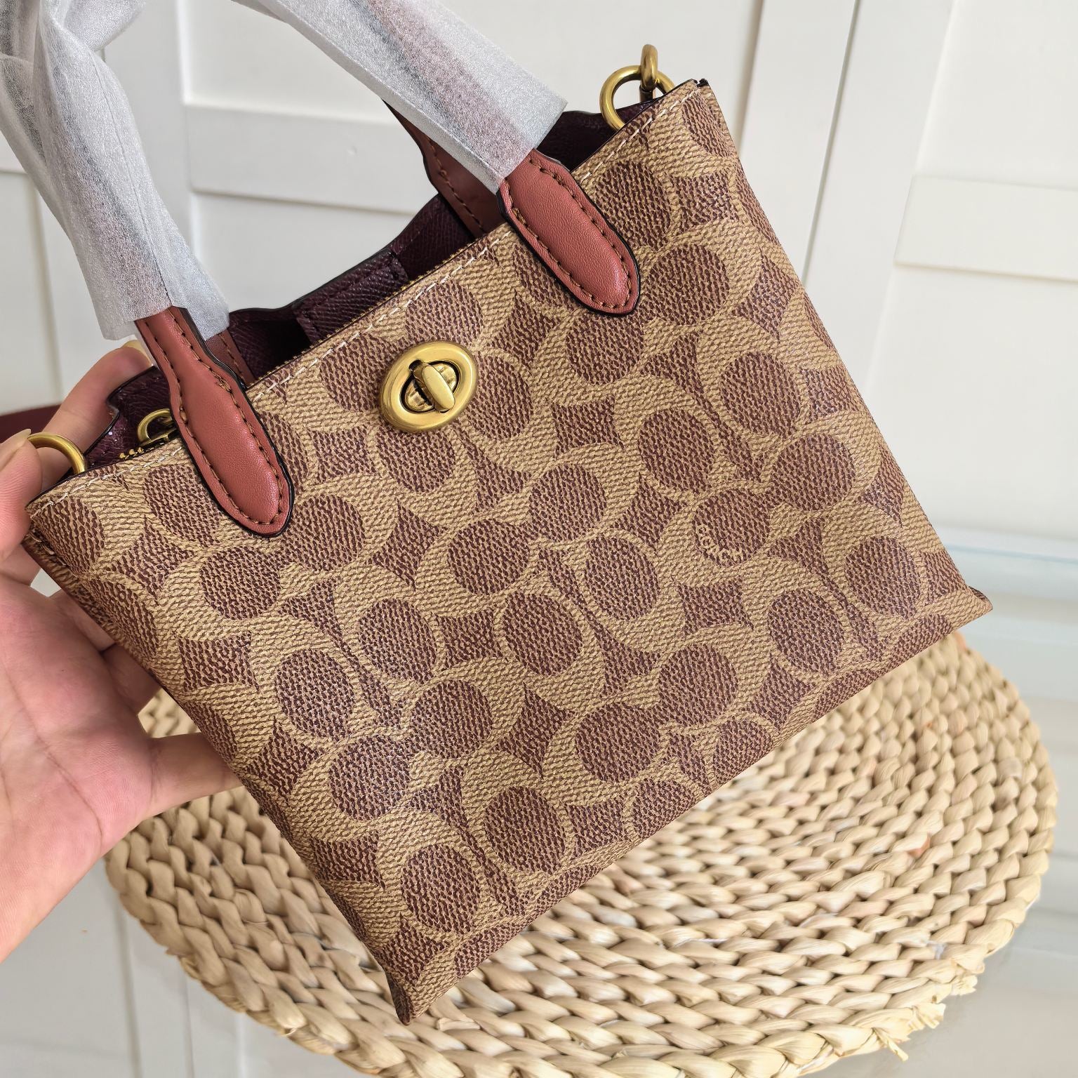Coach Willow Tote 24 Pebble Khaki Signature Canvas  Ferragens Douradas