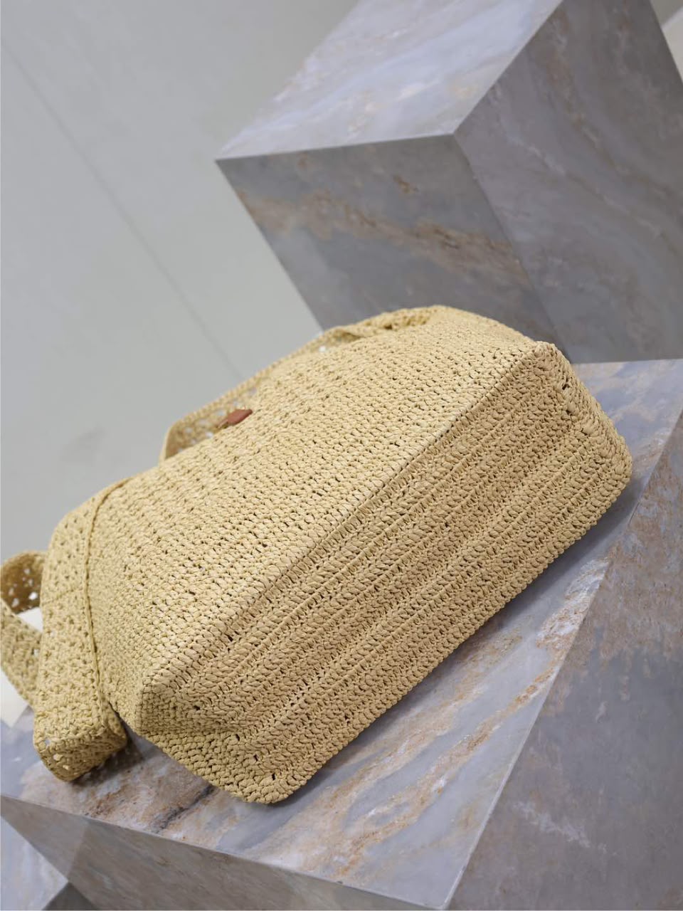 Bolsa Saint Laurent  Le 5 À 7 Supple Grande em Ráfia
