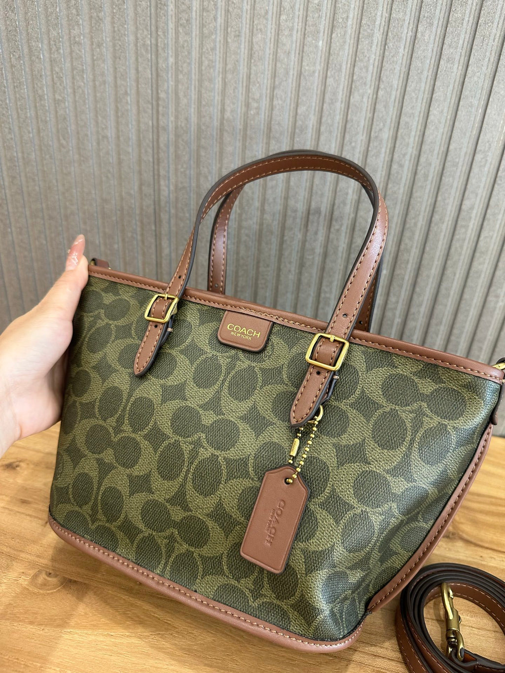 Coach Taxi Tote 21 Signature Green Ferragens Douradas