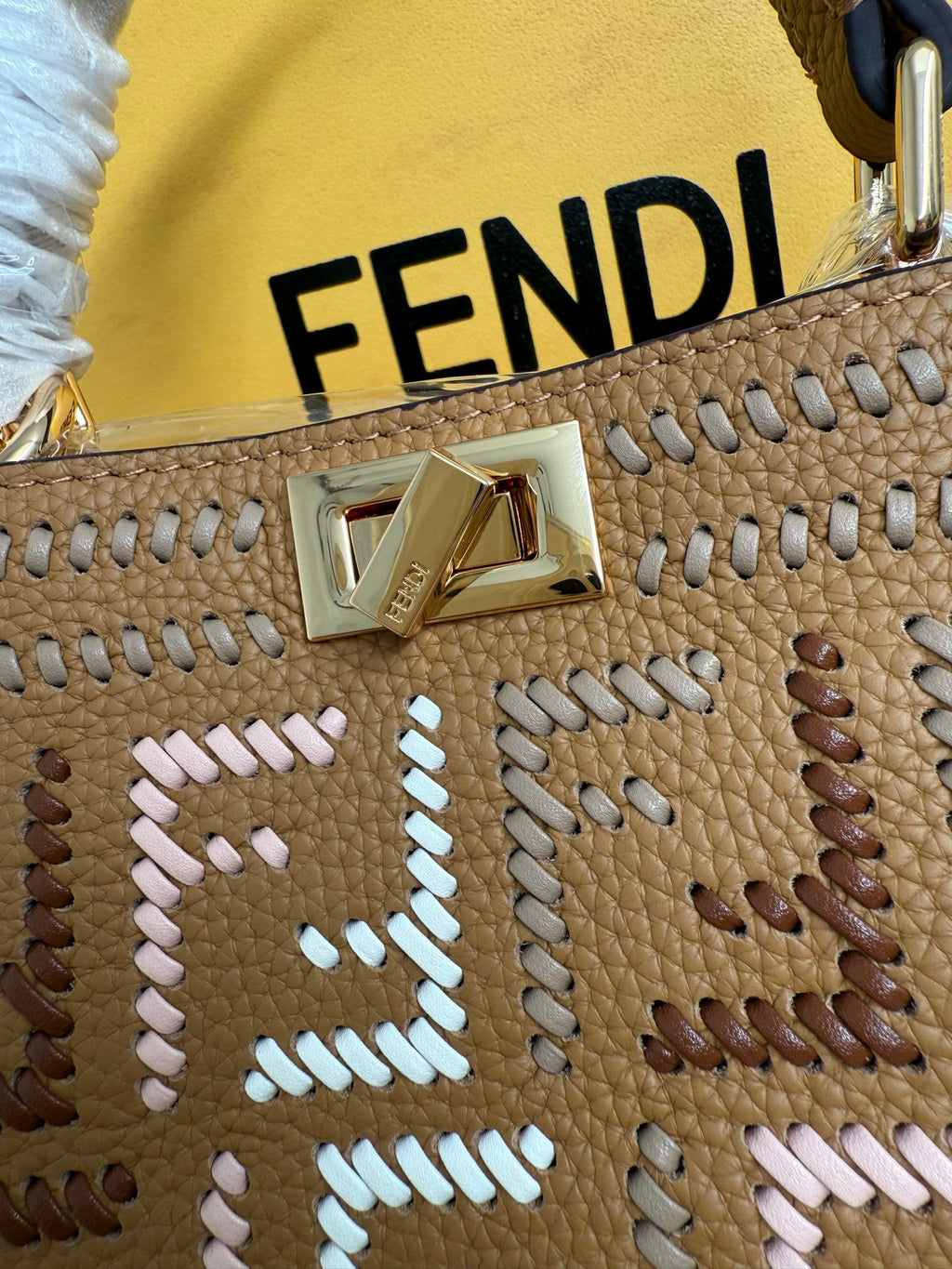 Fendi Peekaboo ISeeU FF Interlace Marrom