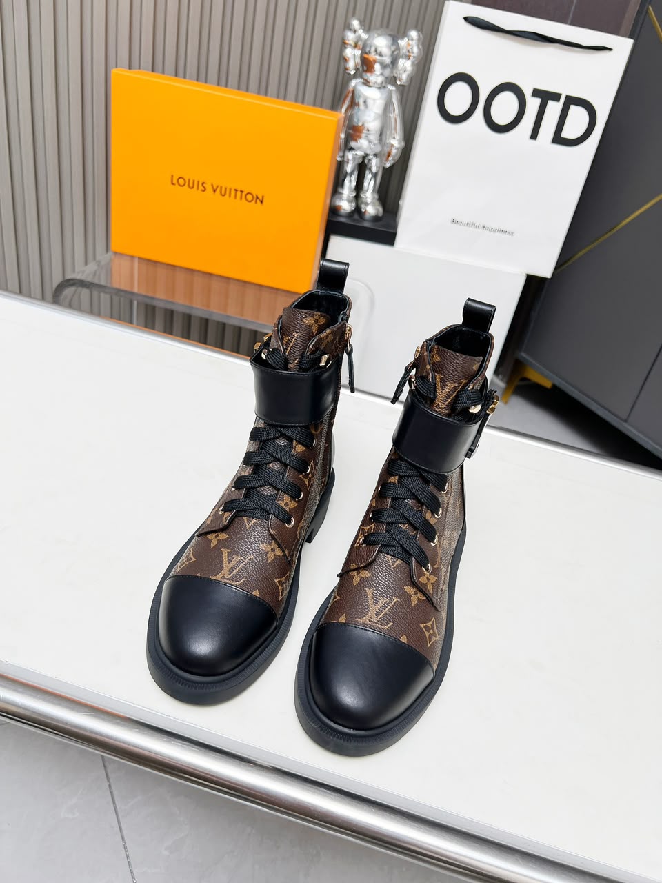 Louis Vuitton Wonderland Monogram Flat Ranger