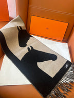 Cachecol Hermès Casaque Love Story Preto e Bege