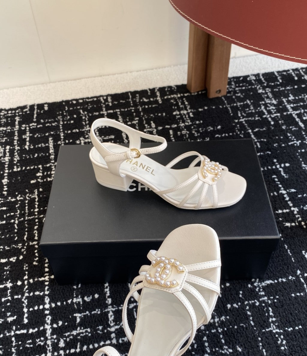Chanel Interlocking CC Strappy Block Heel Sandal White. Salto 4,5 cm.