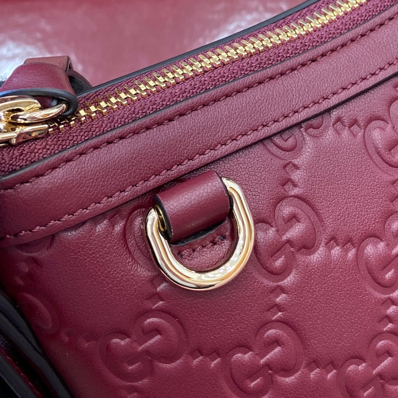 Gucci GG Emblem Small Shoulder Bag Bôrdo