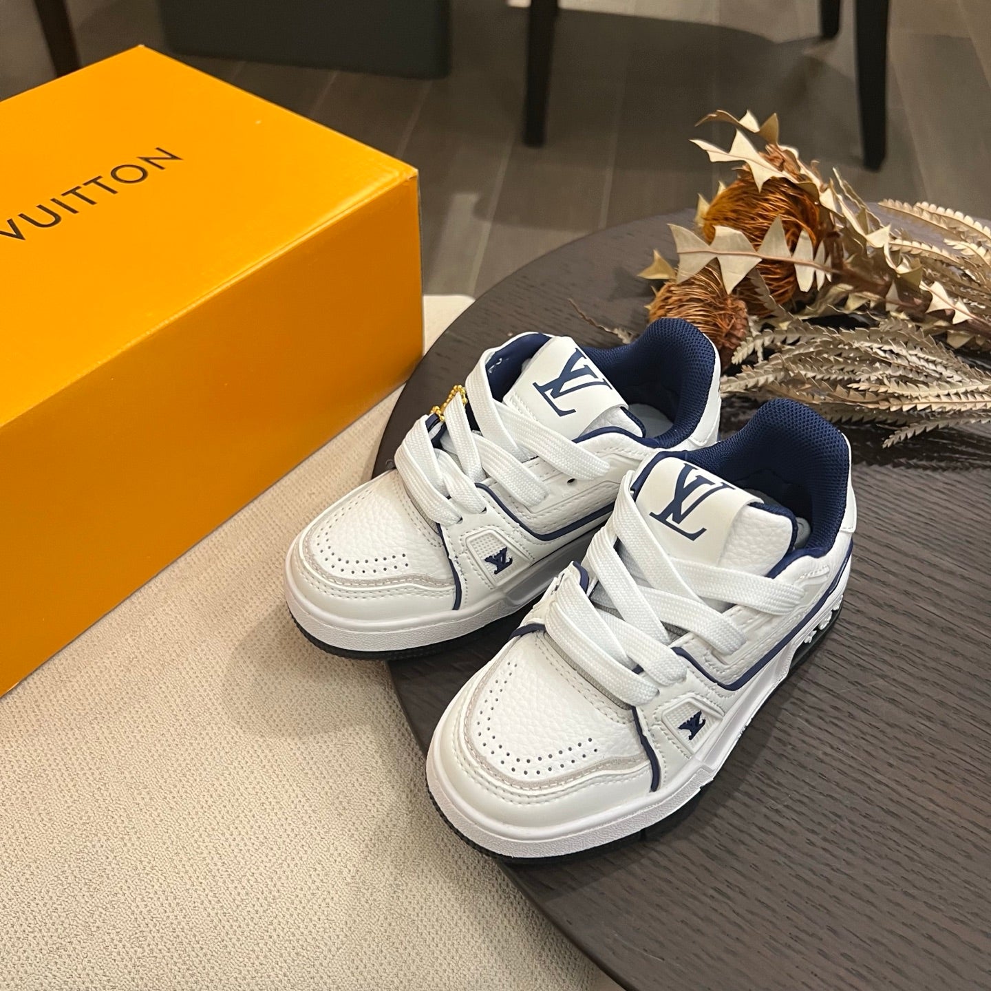 Trainer 54 LV  Blue and White Infantil