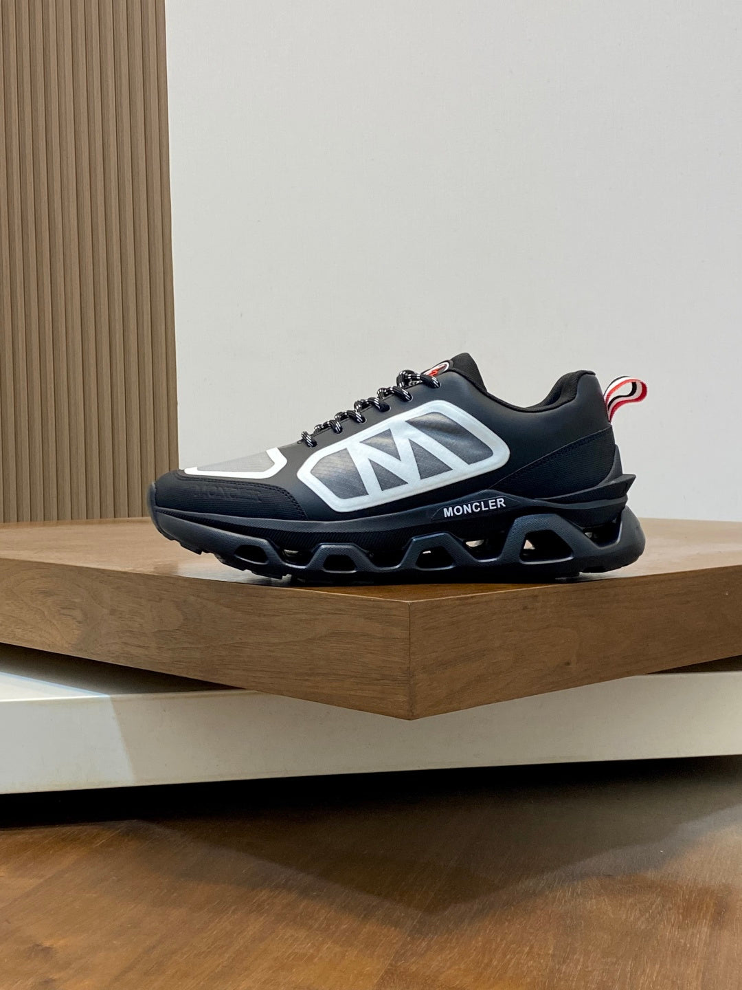 Tênis Moncler Leave No Trace Black / Grafite