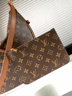 Bolsa Hobo Loop Monogram Louis Vuitton.
