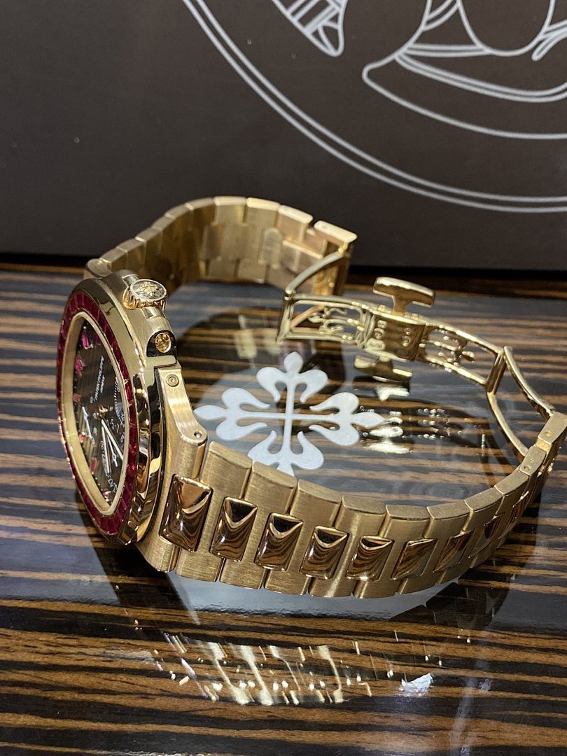 Relógio Patek Philippe Nautilus Bezel Set With Baguette Rubies