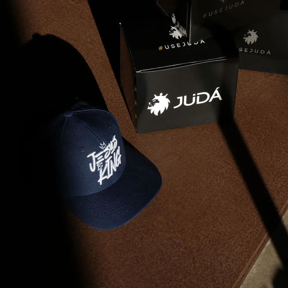 Boné Judá Jesus Is King Navy & White (Pronta Entrega)