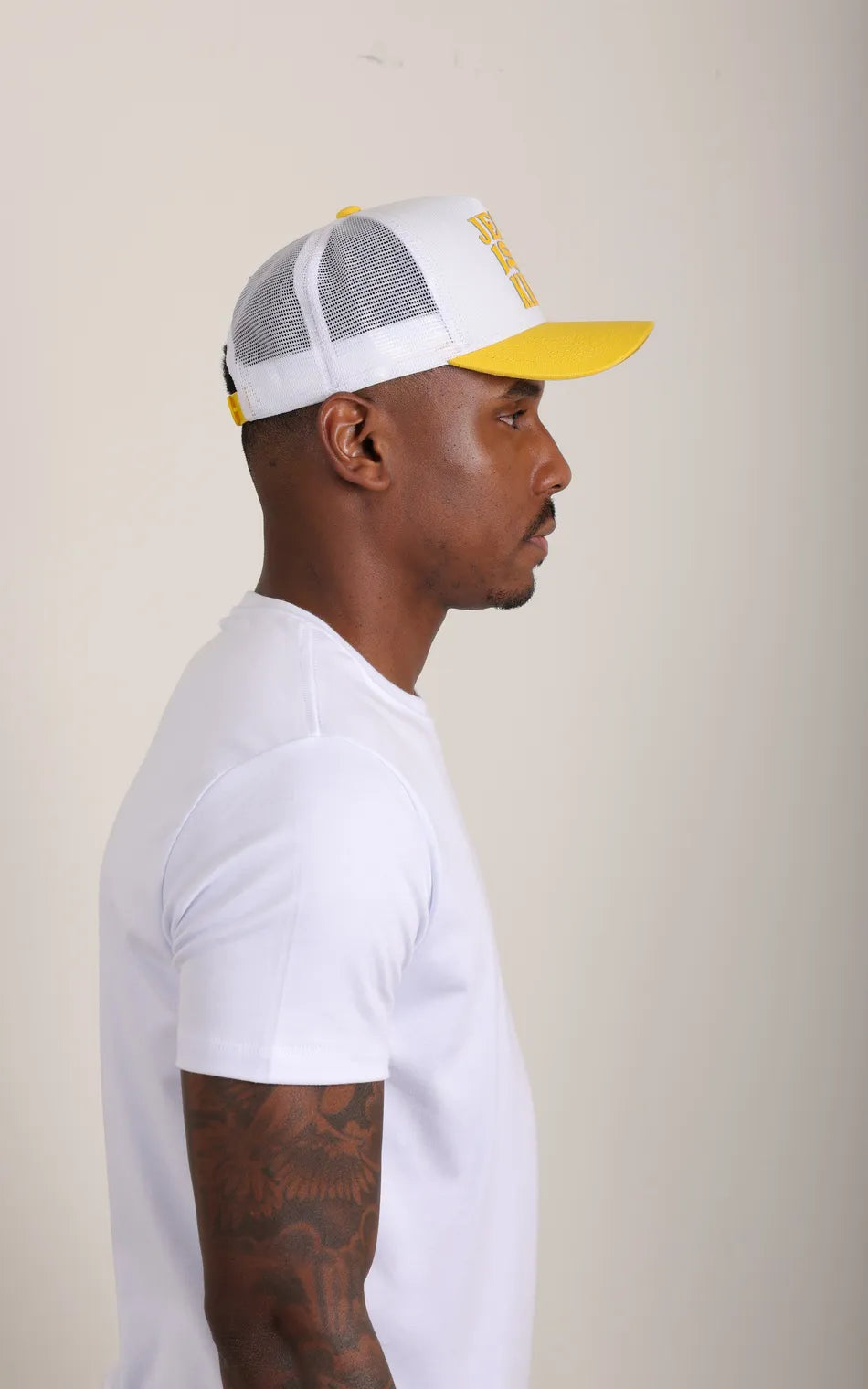 Boné Judá Jesus Is King Trucker White & Mustard (Pronta Entrega)