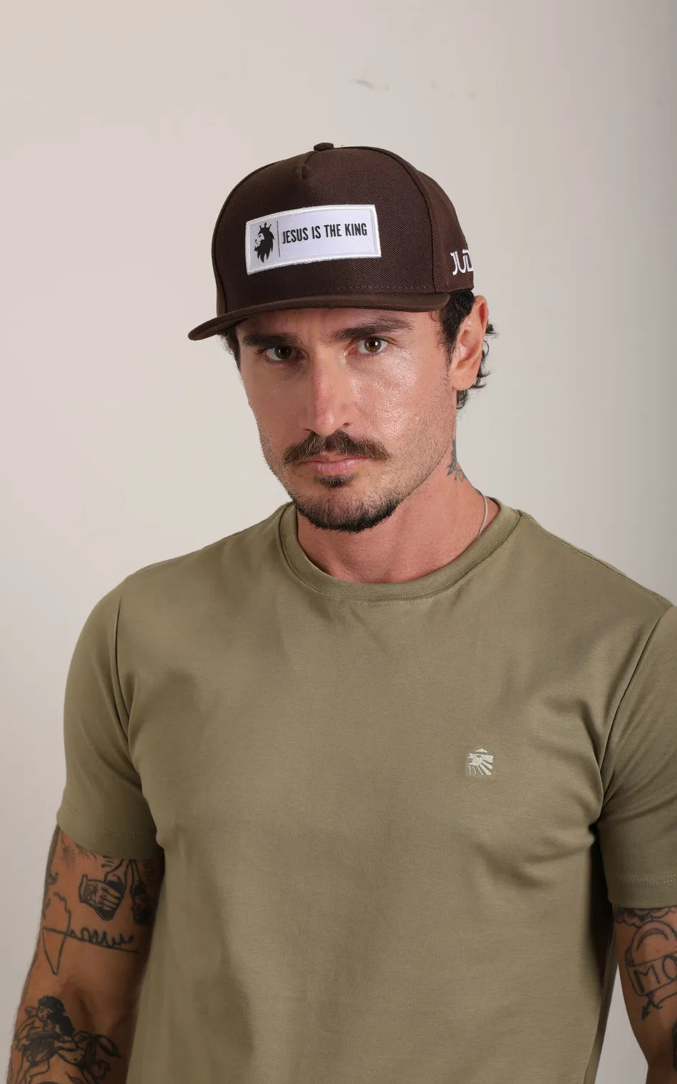 Boné Judá Jesus Is The King Brown & White (Produto Importado)