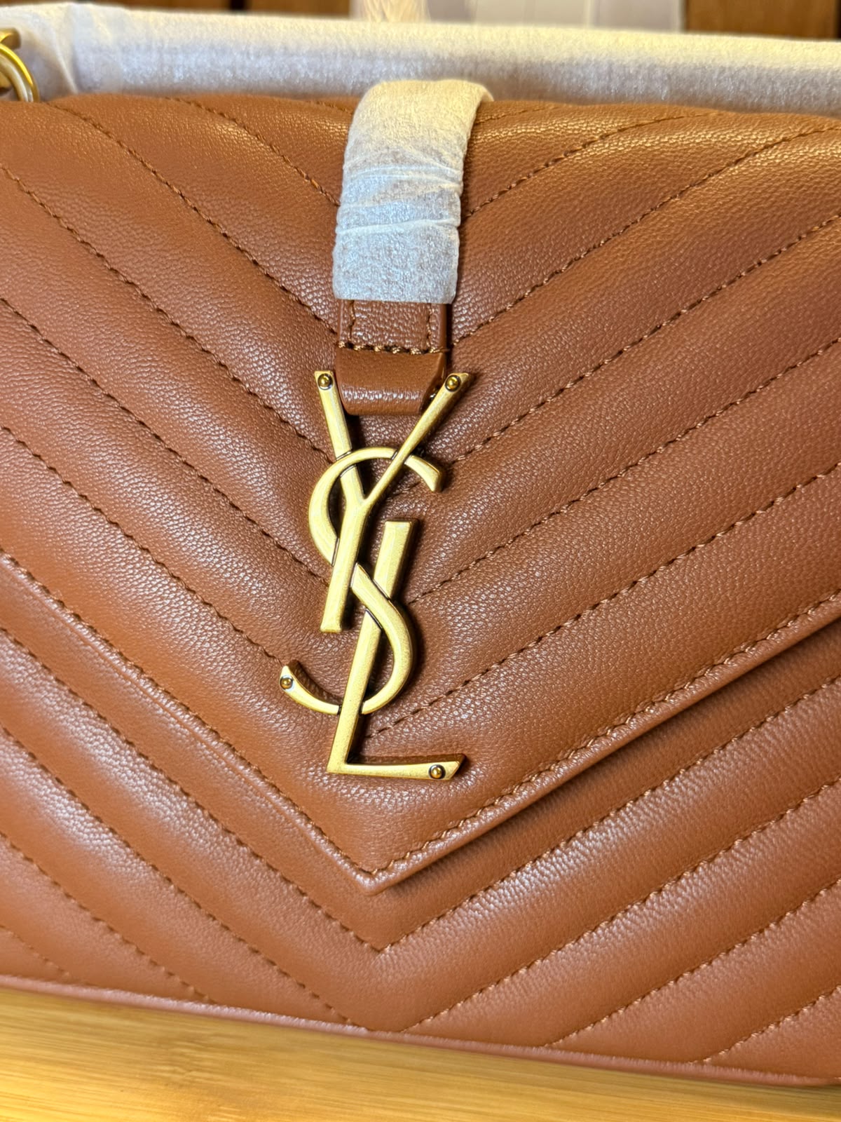 Yves Saint Laurent College Medium (Pronta entrega)