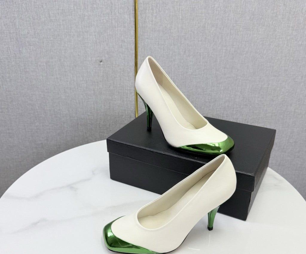 Chanel Square-Toe Cap-Toe Pumps in White & Metallic Green Leather. Salto 9 cm.