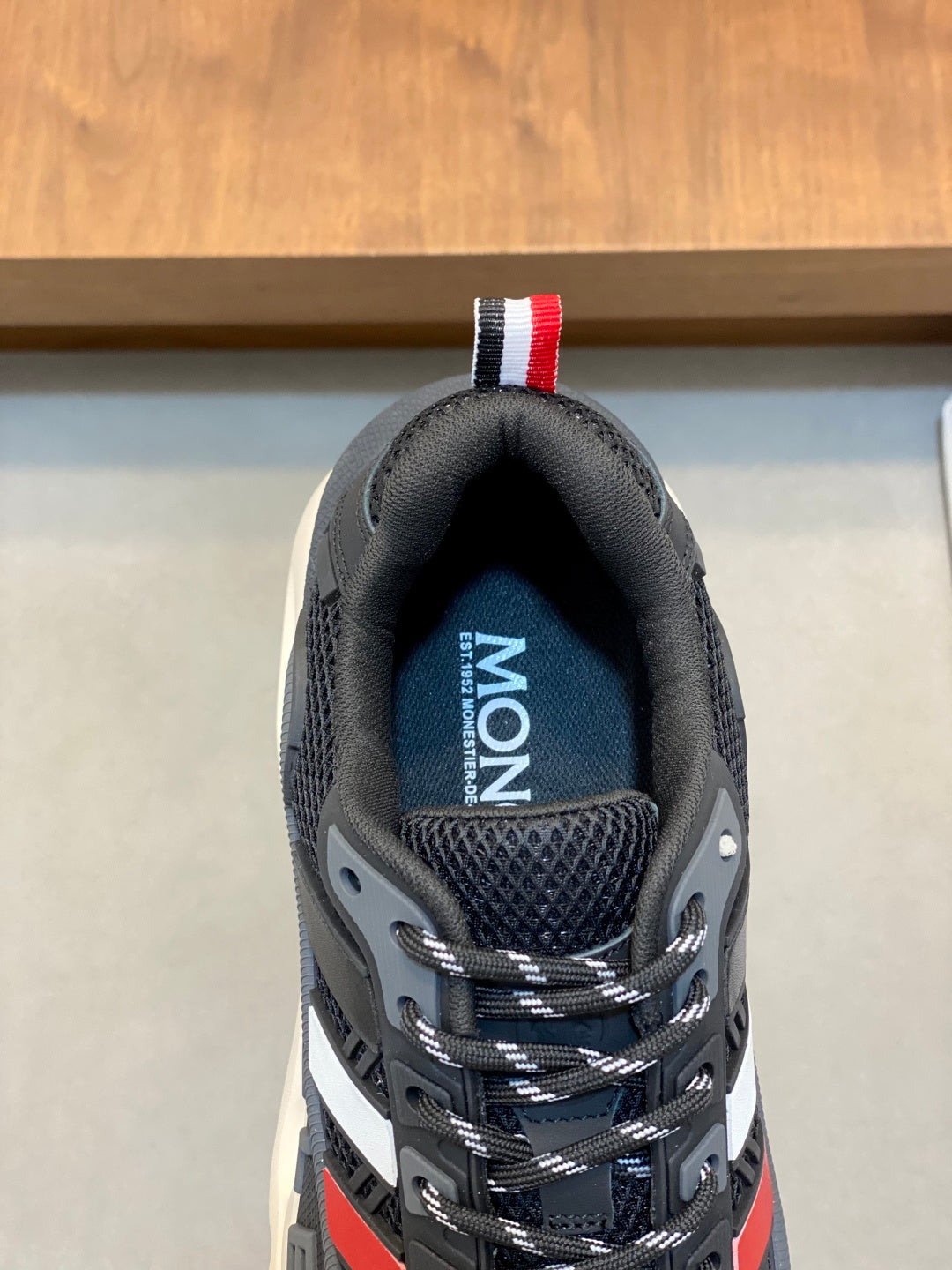 Tênis Moncler Leave No Trace Black  Off White