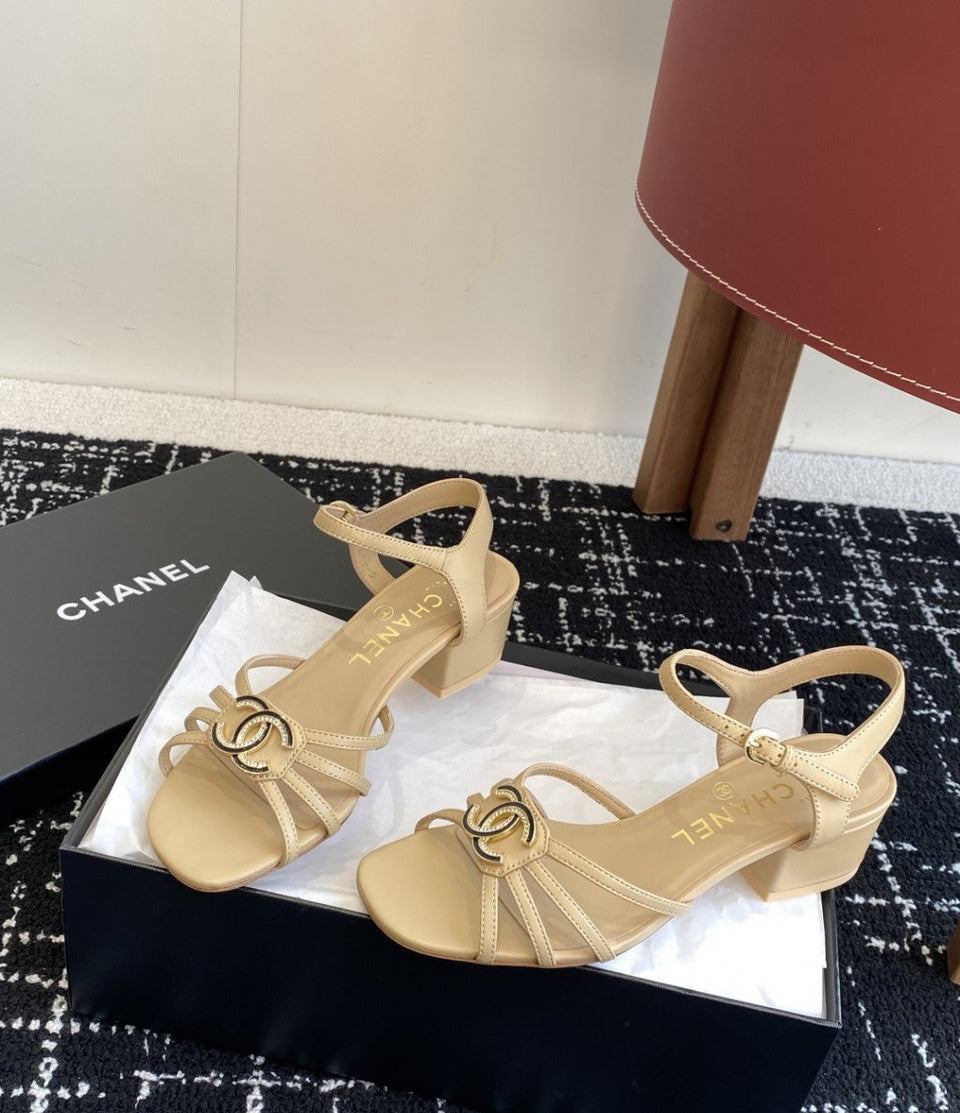 Chanel Interlocking CC Strappy Block Heel Sandal Bege. Salto 4,5 cm.