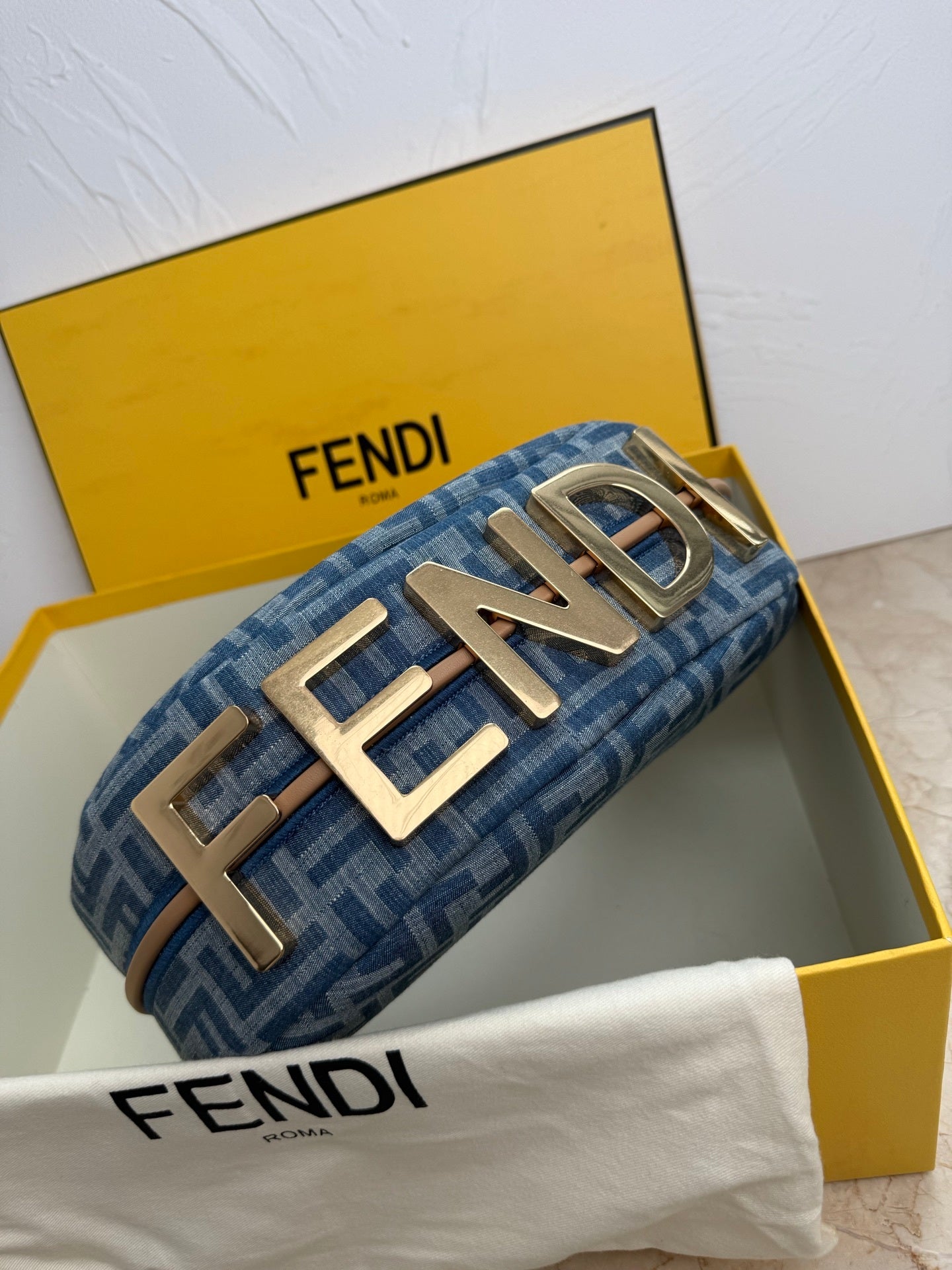 Fendi Fendigraphy Small Azul
