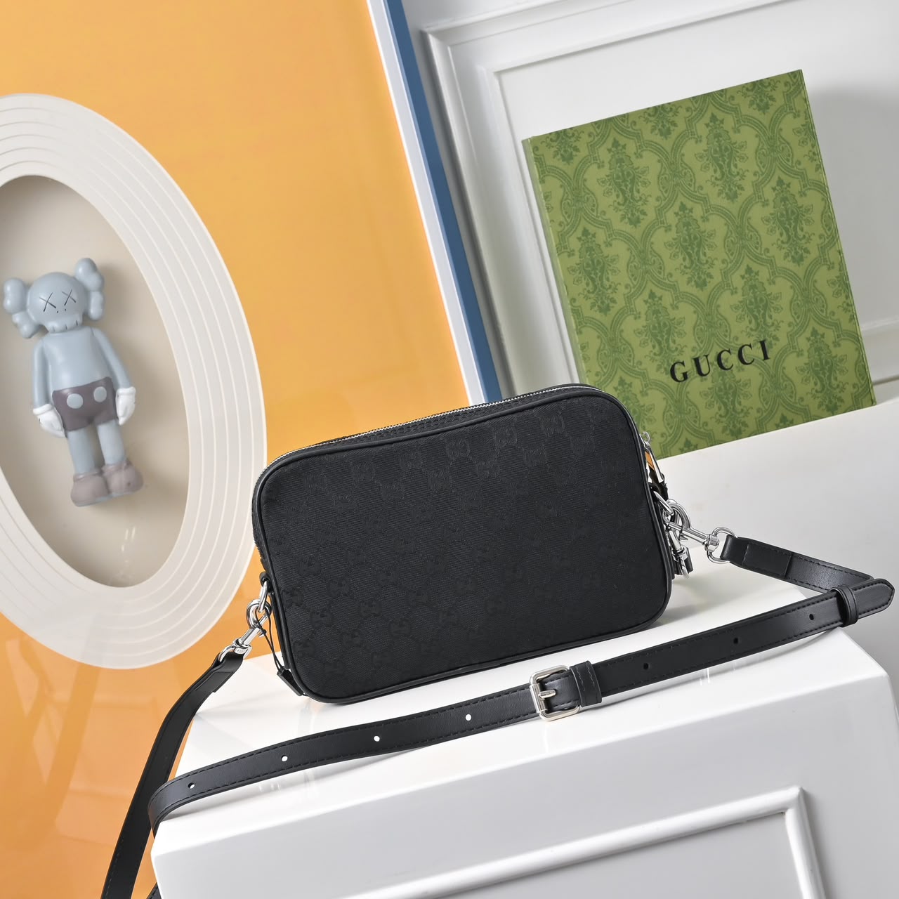 Gucci GG Supreme Small Camera Bag