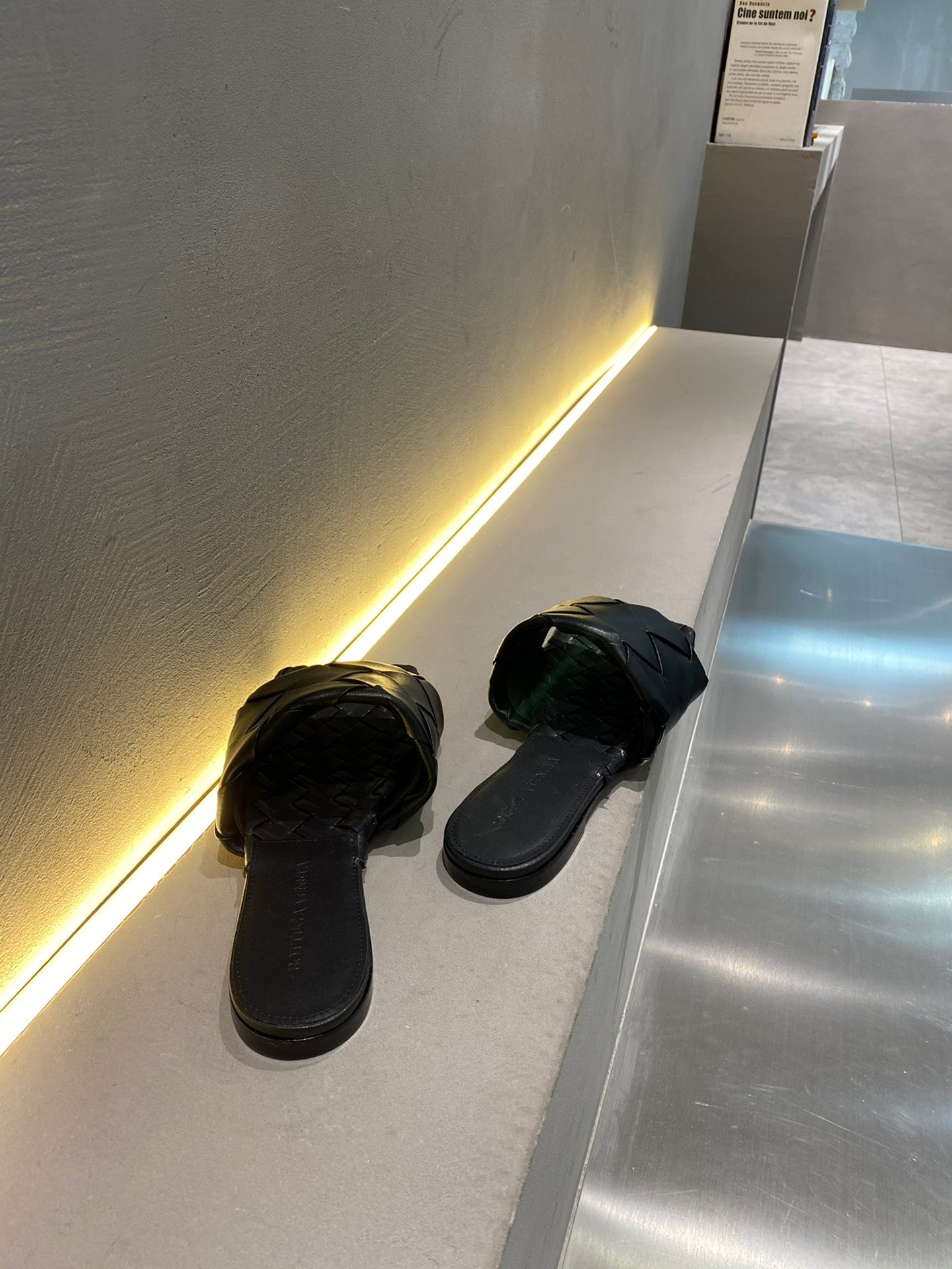 Sandália Bottega Veneta Plana Lido Black