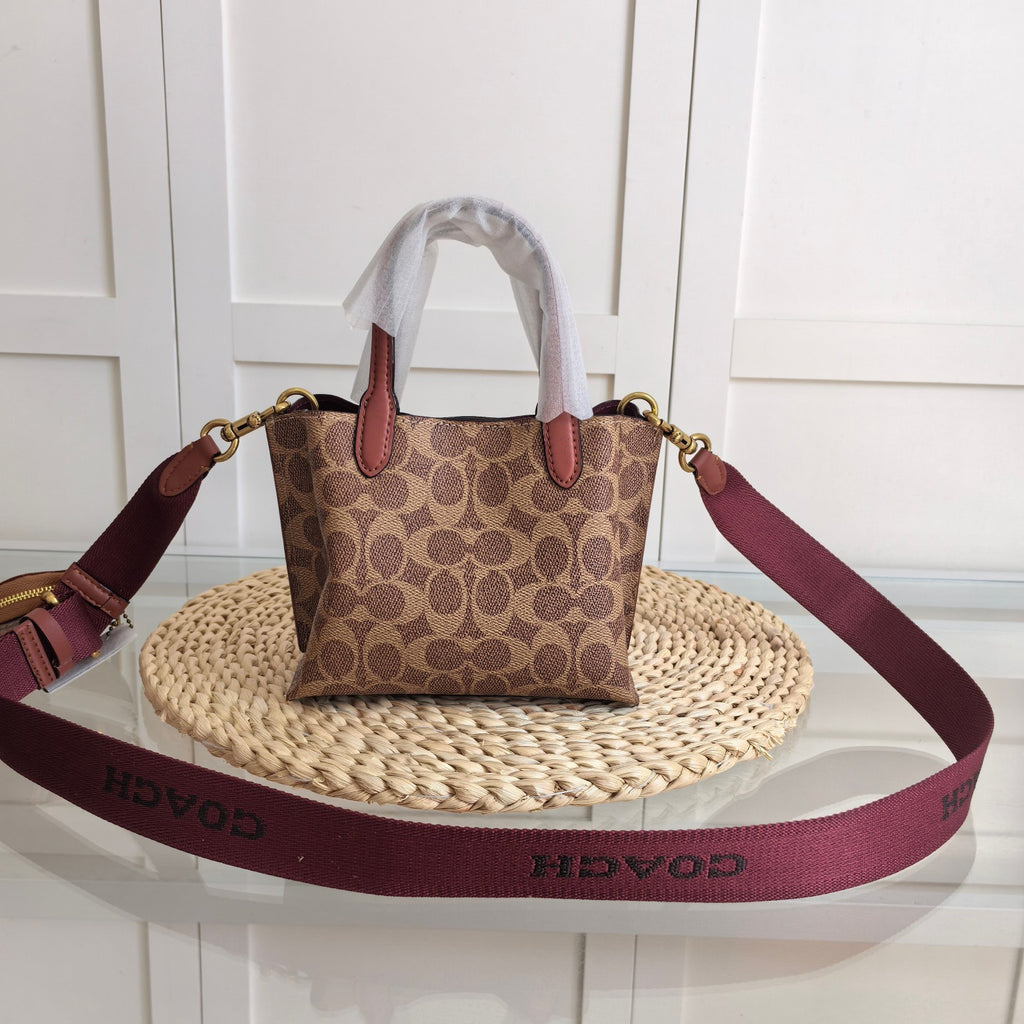 Coach Willow Tote 24 Pebble Khaki Signature Canvas  Ferragens Douradas