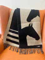 Cachecol Hermès Casaque Love Story Preto e Bege
