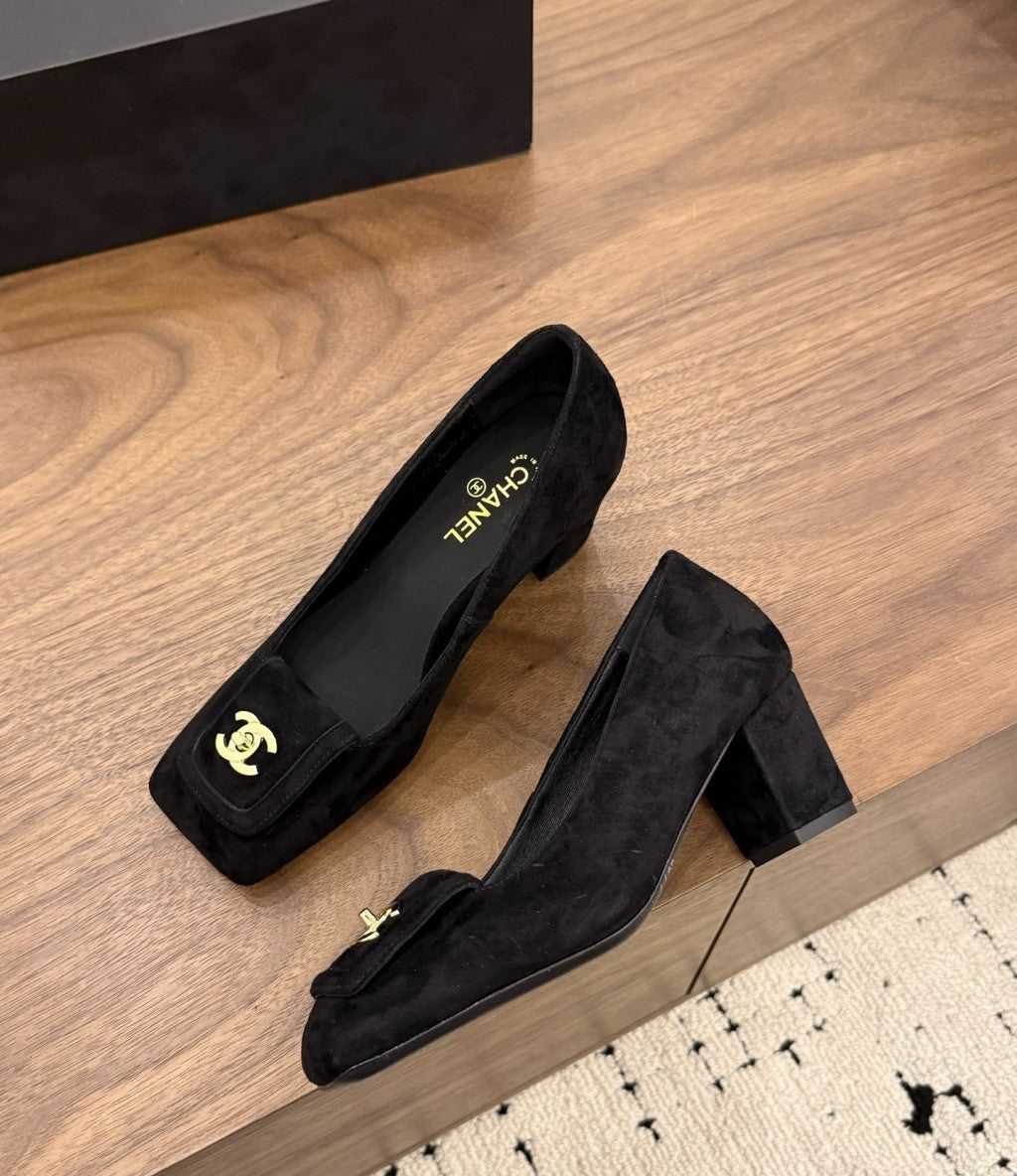 Chanel Blazy Turnlock Pumps Black. Salto 5 cm.