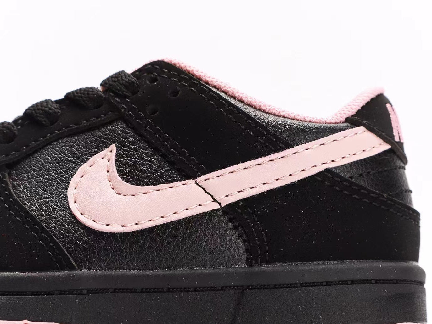Nike SB Dunk Low  Pink Foam Black Infantil