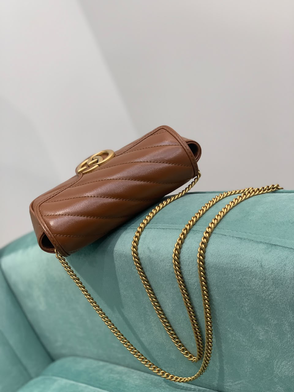Bolsa GG Marmont Mini Matelassê Chevron Marrom