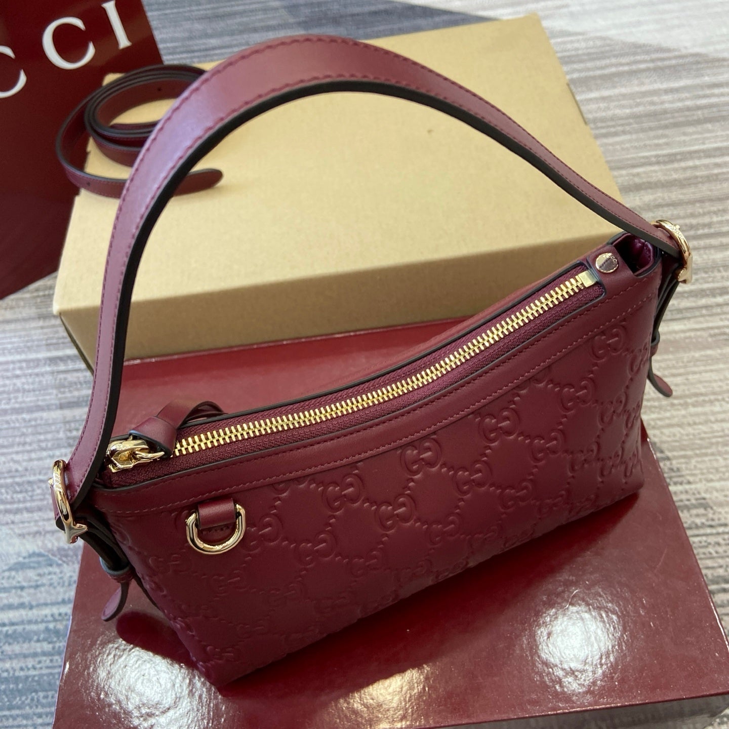 Gucci GG Emblem Small Shoulder Bag Bôrdo