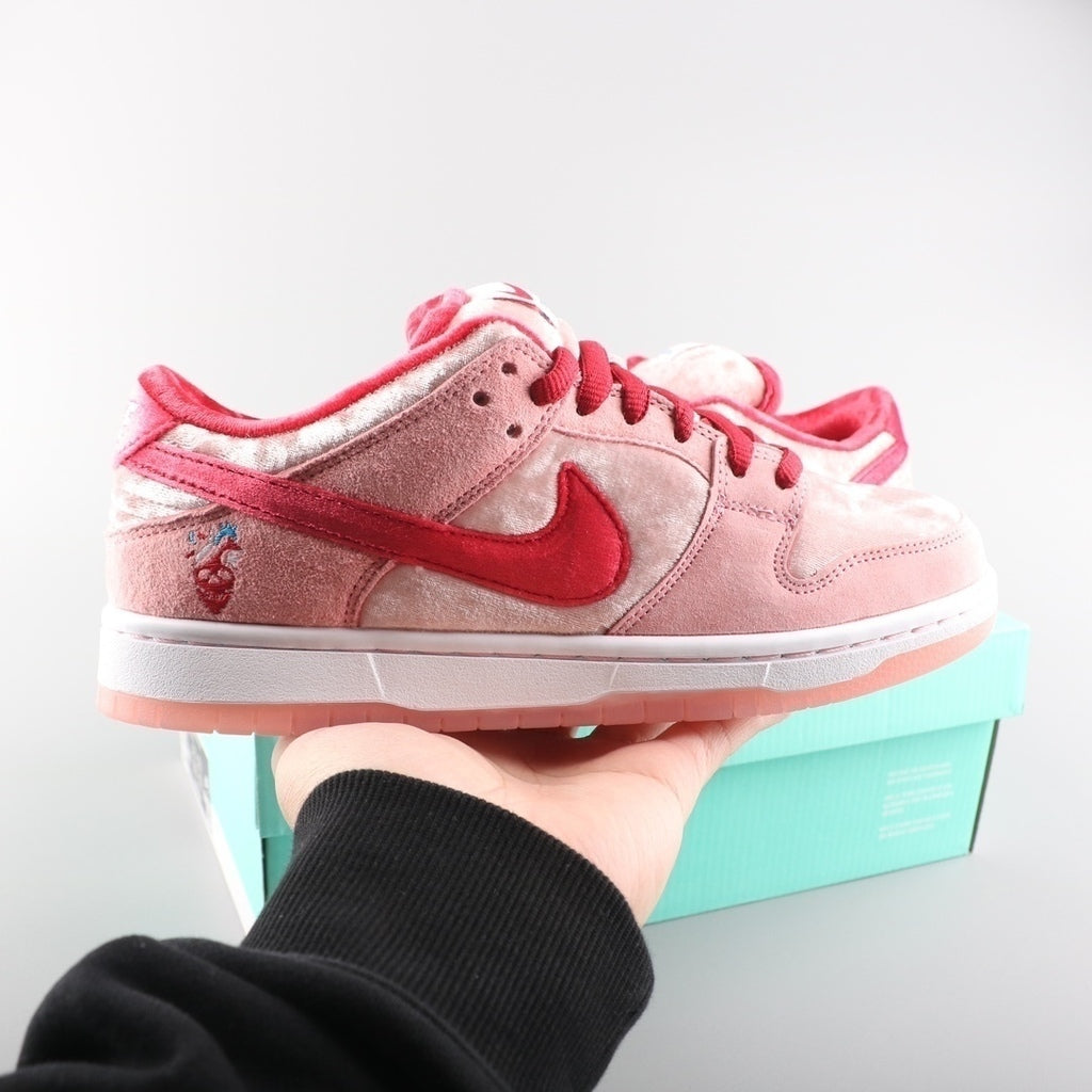 NIKE StrangeLove x Dunk Low SB 'Valentine's Day' – Manfrim Store