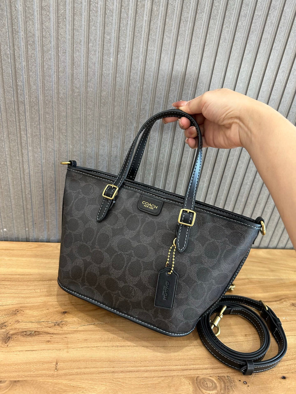Coach Taxi Tote 21 Signature Black Ferragens Douradas