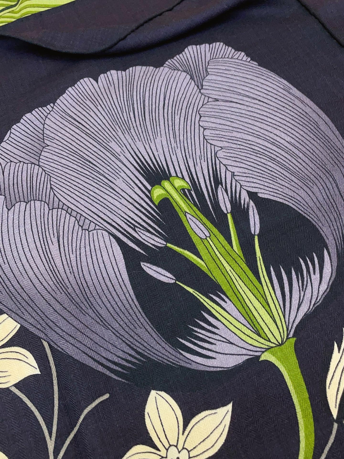 Lenço Hermès Carré 90 "Bouquet Final" Cor Ébano / Areia / Verde