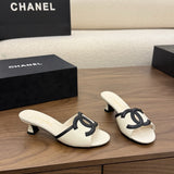 Chanel Interlocking CC Heeled Mules  Ivory & Black. Salto 5 cm.