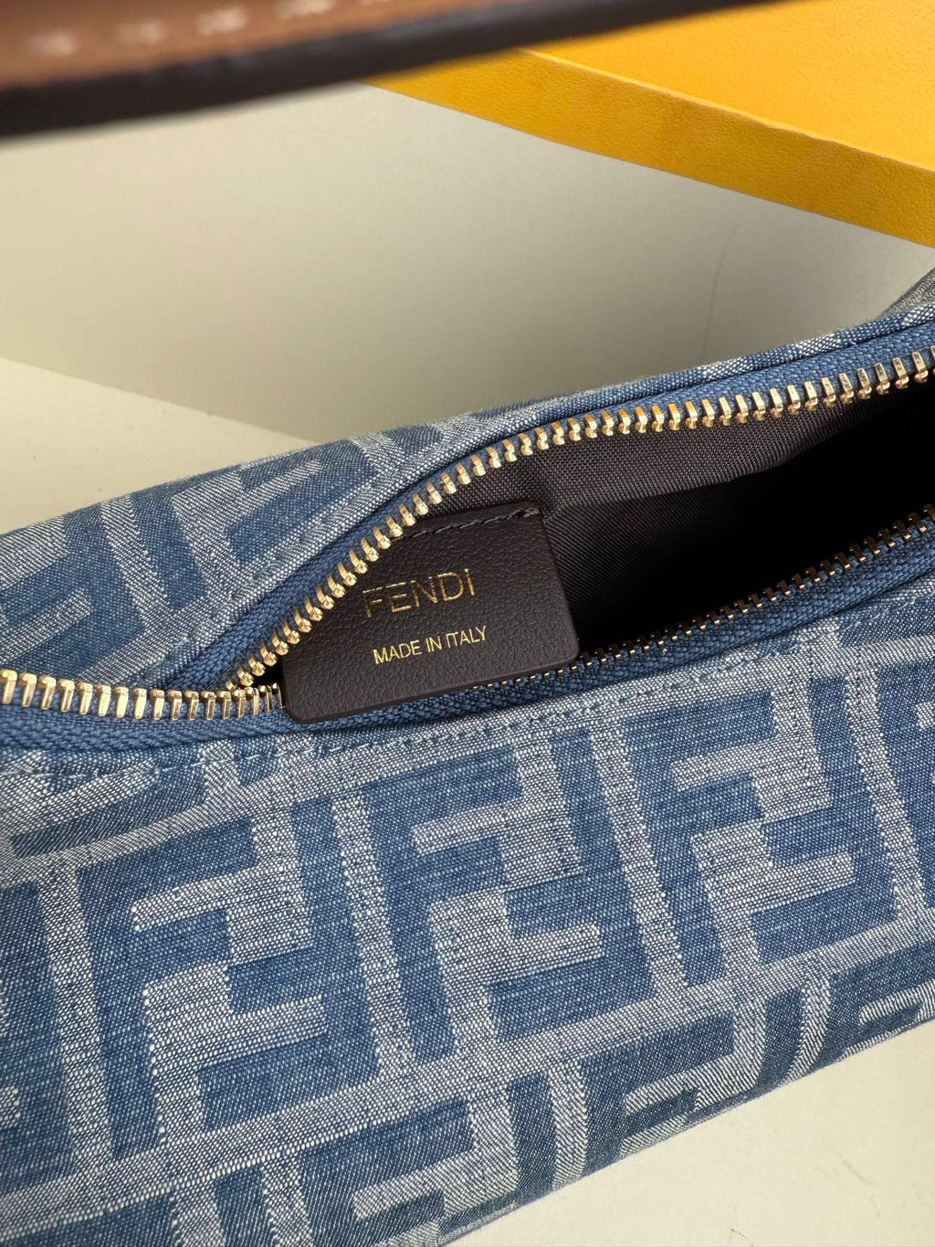 Fendi Fendigraphy Small Azul