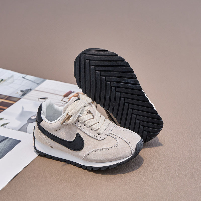 Nike valiant white infantil