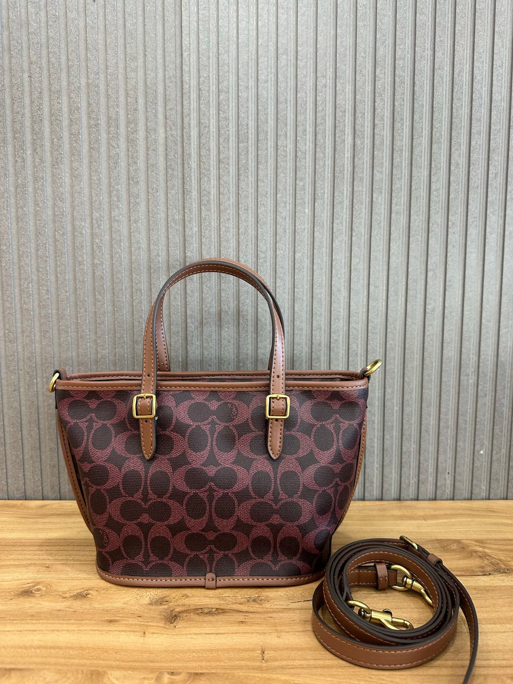 Coach Taxi Tote 21 Signature Bordô Ferragens Douradas