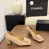 Chanel Blazy Turnlock Pumps Beige. Salto 5 cm.