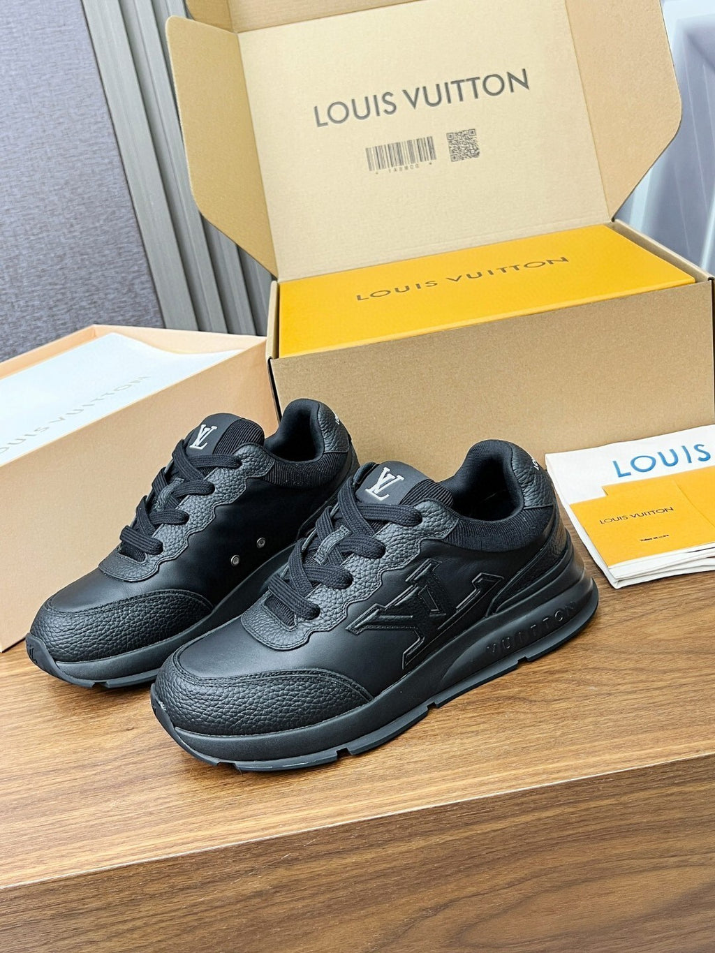 Louis Vuitton classic black