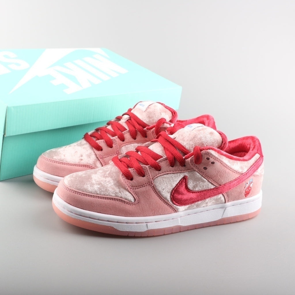 NIKE StrangeLove x Dunk Low SB 'Valentine's Day' – Manfrim Store