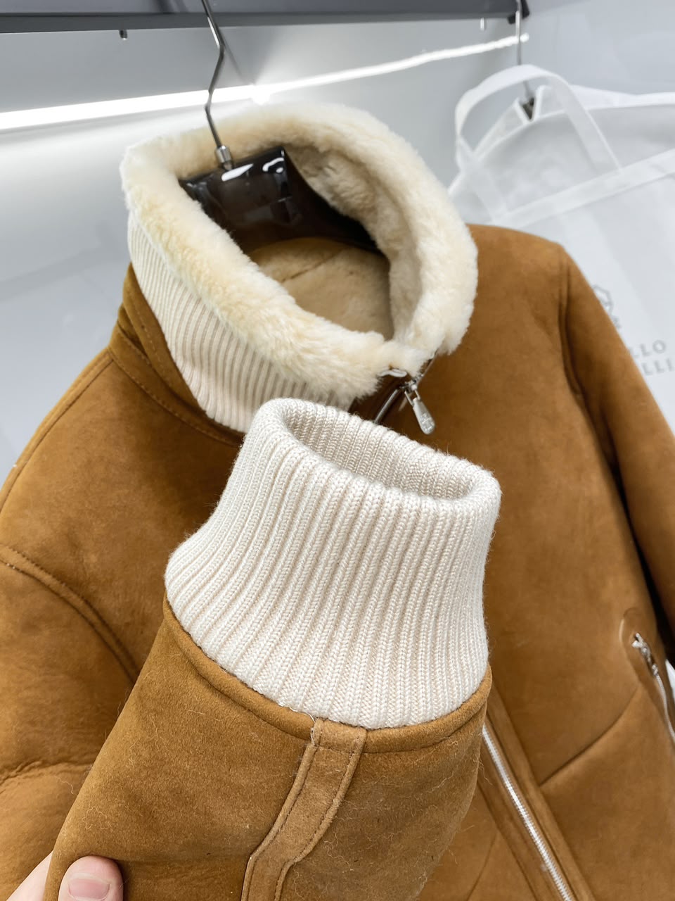 Jaqueta Estilo Bomber Camurça Com Forro Gola Pele (Shearling)