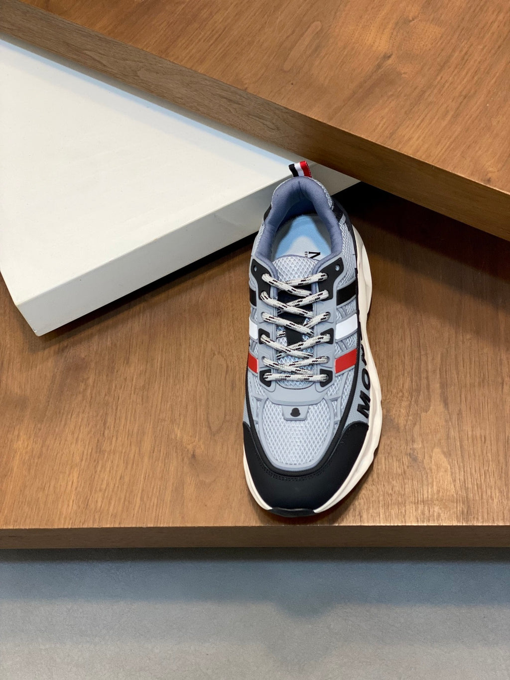 Tênis Moncler Leave No Trace Cinza