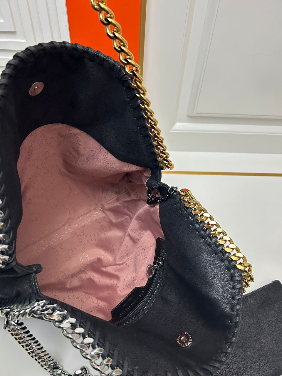 Stella McCartney Falabella Tote Maxi Preta com Correntes Bicolor
