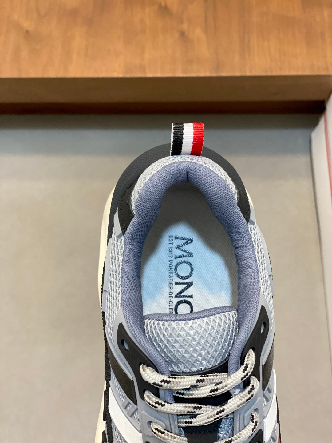 Tênis Moncler Leave No Trace Cinza