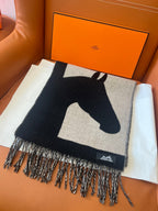 Cachecol Hermès Casaque Love Story Preto e Bege