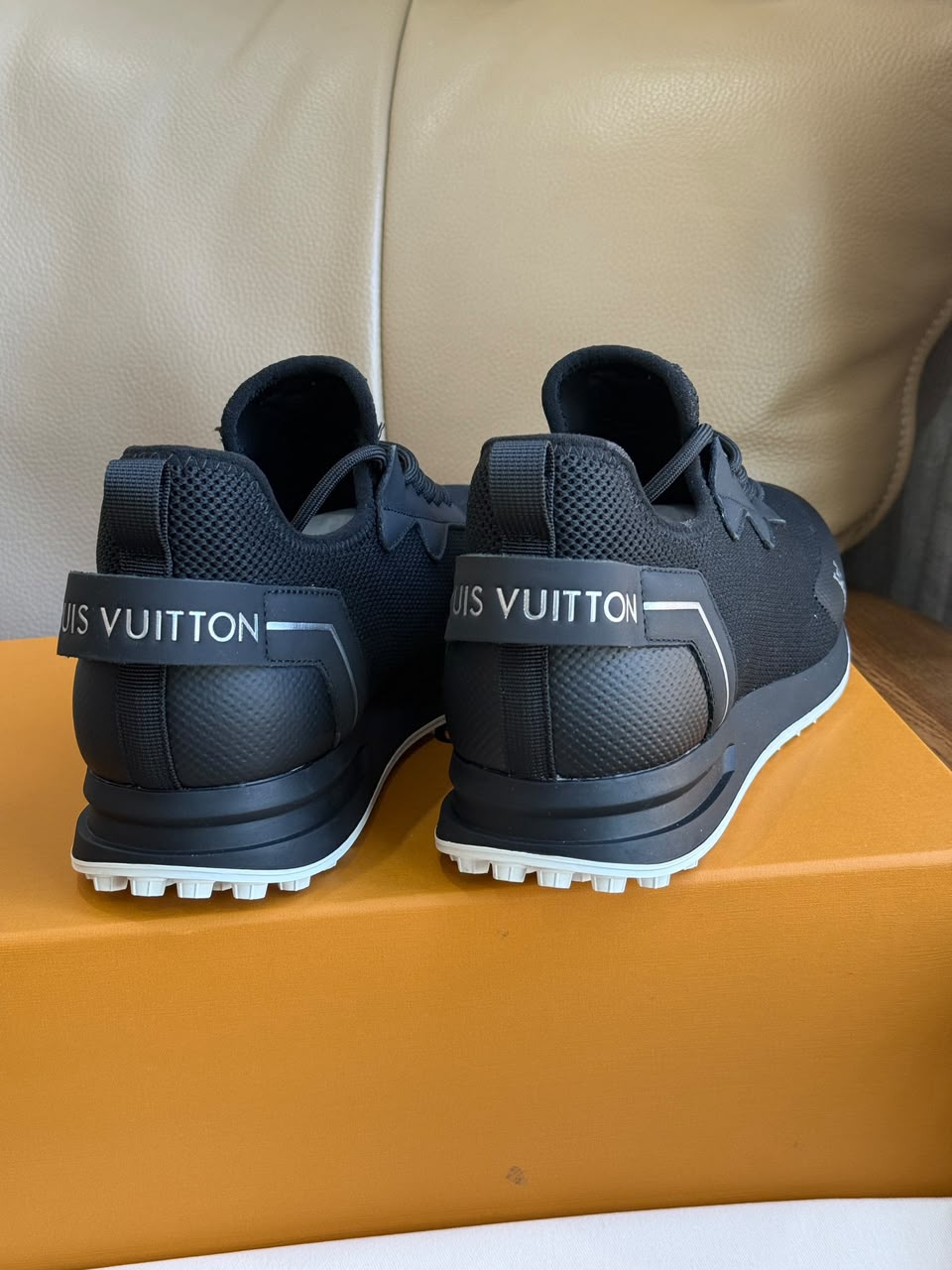Louis Vuitton Drop 300 Black