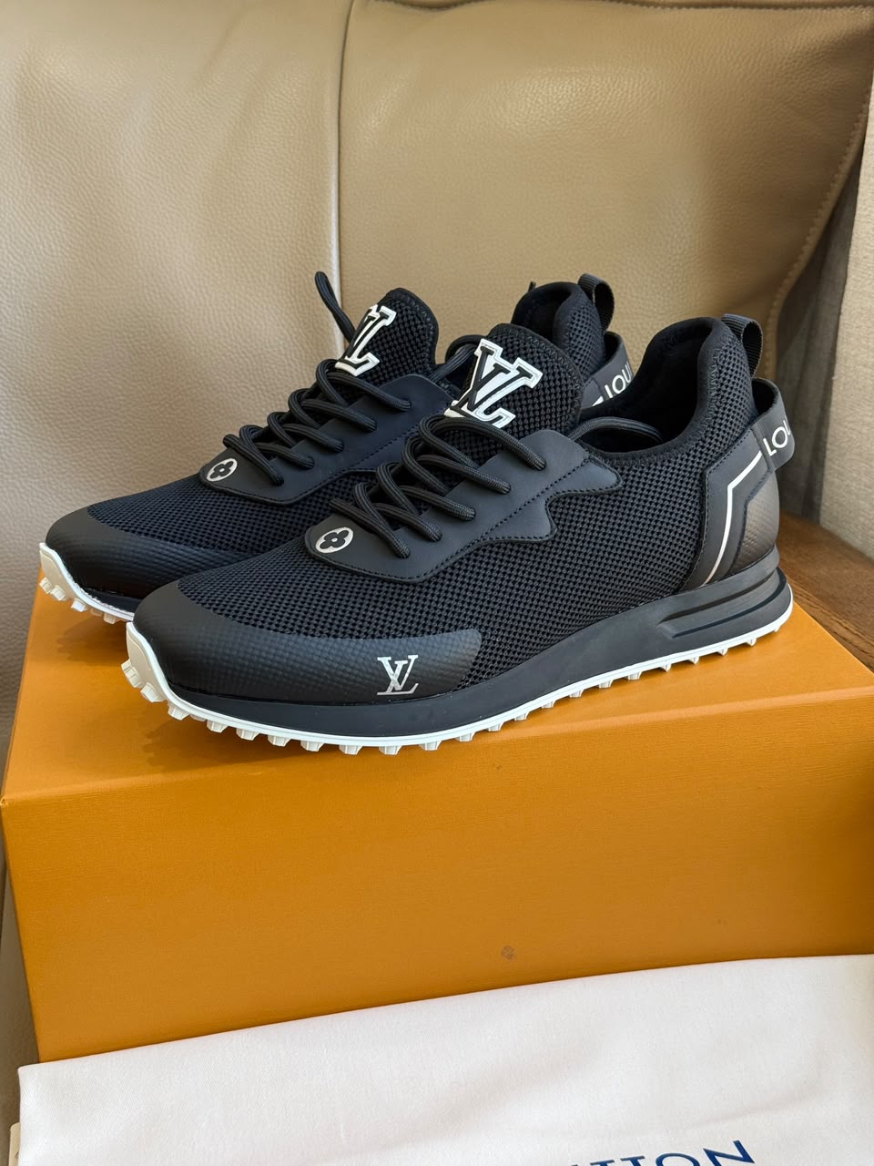 Louis Vuitton Drop 300 Black